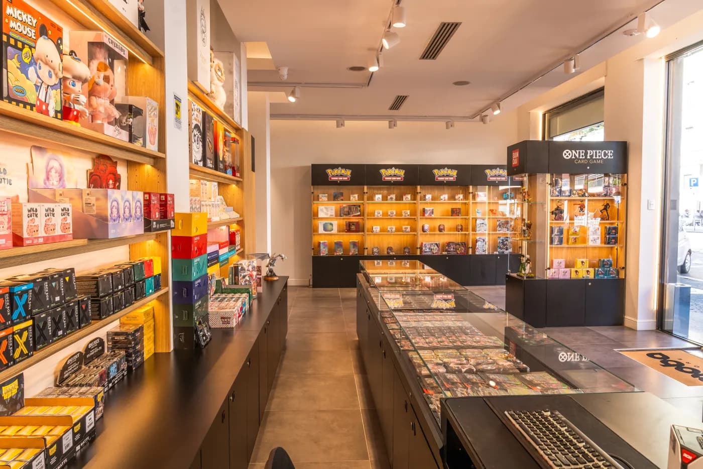 L'interno di MOBA Store dal bancone verso l'ingresso